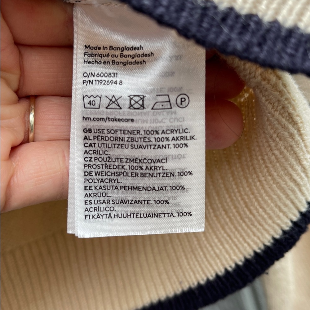 H&M Cream and Black Striped V-Neck Sweater Size: S - Picture 3 of 8